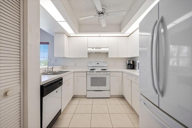 Building Photo - 841 Waterside Dr