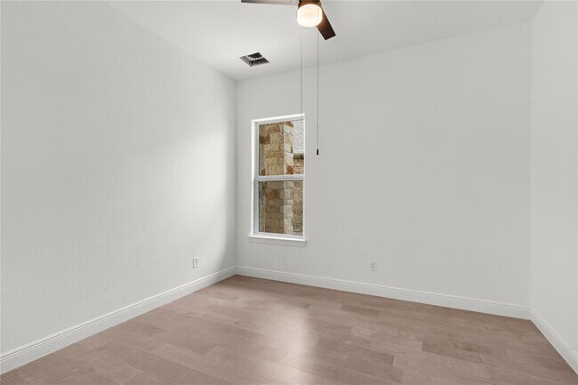 Building Photo - 746 Faith Dr