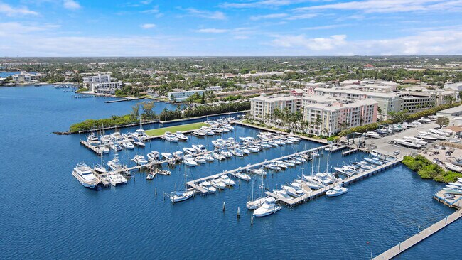 Building Photo - 806 E Windward Way