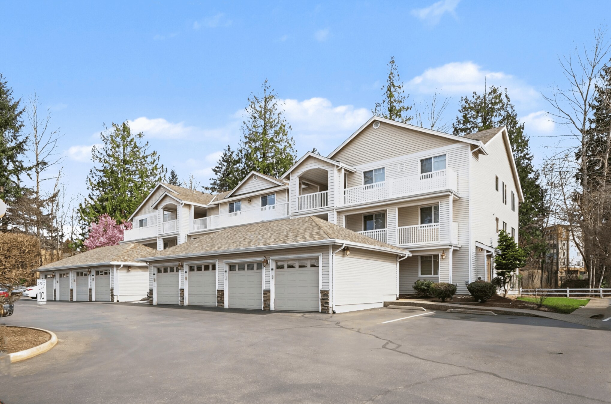Building Photo - 15611 18th Ave W