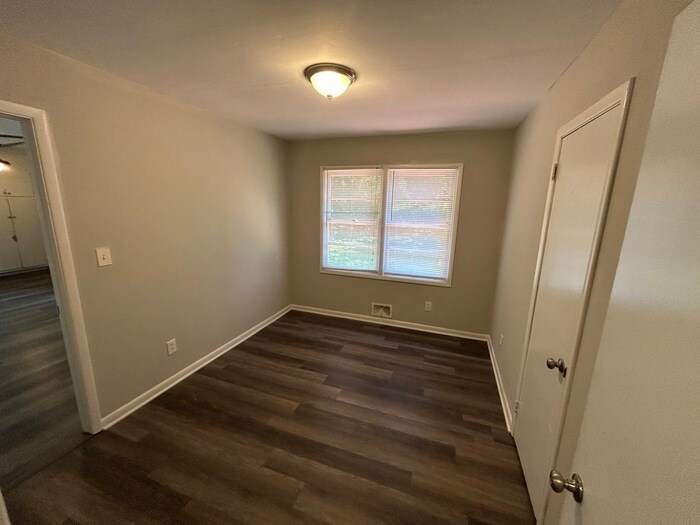 Building Photo - 1525 Matt Leonard Dr SW