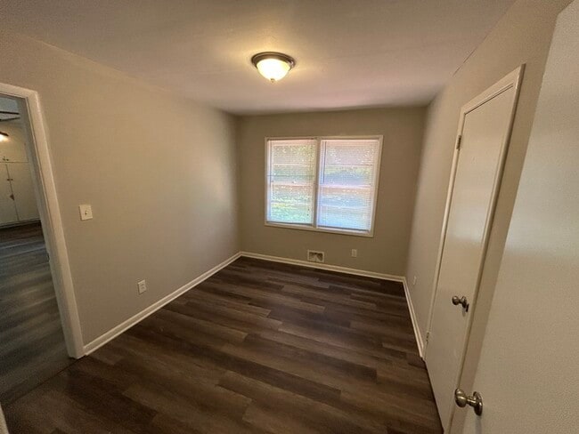 Building Photo - 1525 Matt Leonard Dr SW