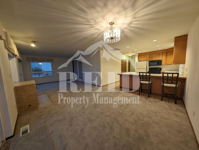 Building Photo - 305/307 Shore