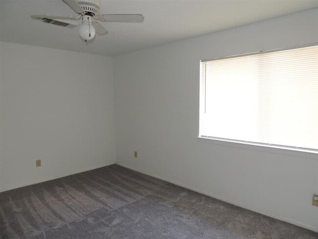 Building Photo - 8350 S Meadow Bird Cir