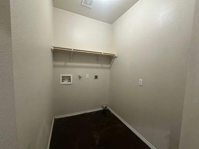 Building Photo - 5731 Golf Heights