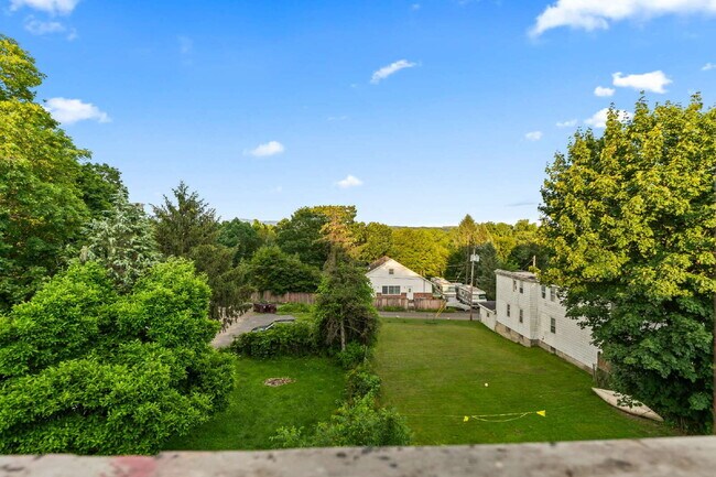 Building Photo - "Spacious 3-Bedroom Retreat at 57 1/2 Sara...