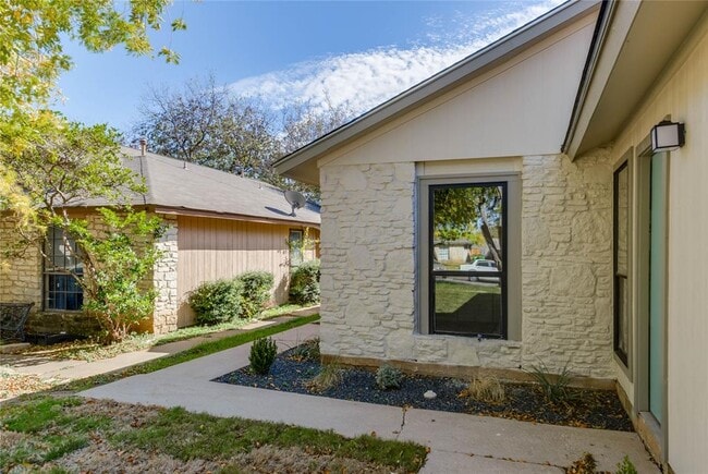 Building Photo - 913 Chisholm Cove