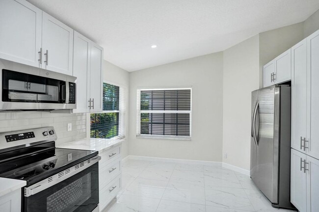 Building Photo - 5033 S La Sedona Cir