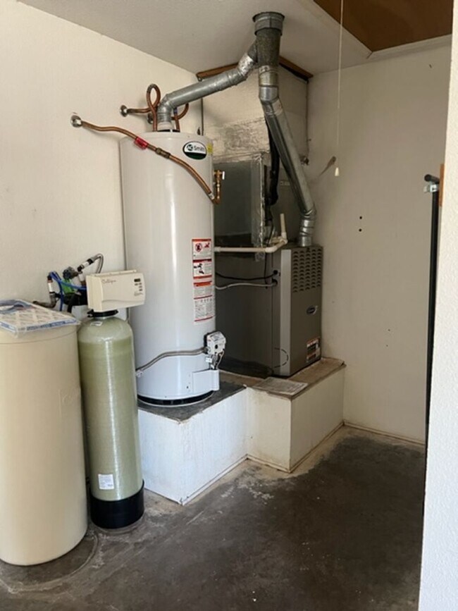 Building Photo - Beautiful home on a large corner lot with RV parking