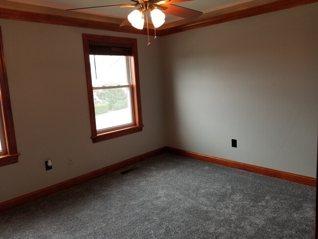 Building Photo - 445 W 6th Ave