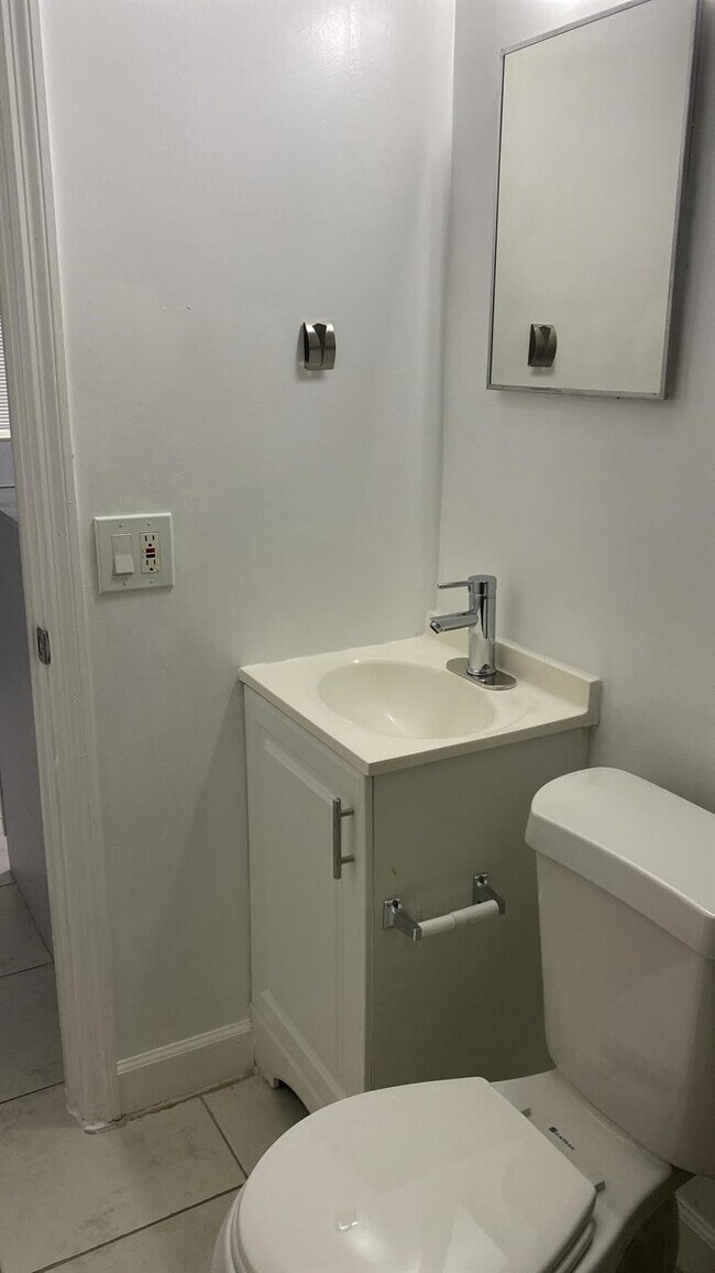 Building Photo - 6224 Miramar Pkwy