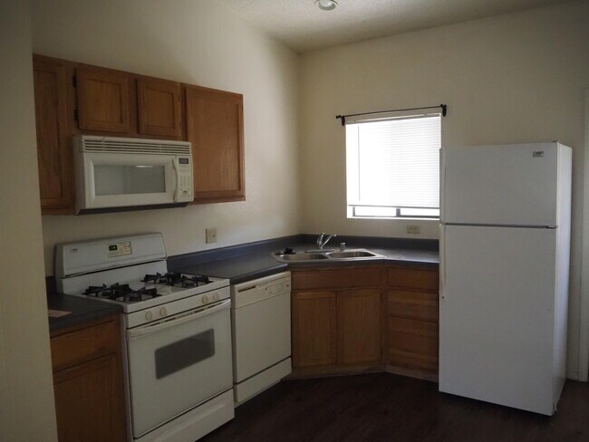 Building Photo - 4256 Sabana Loop SE