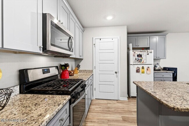 Building Photo - 1086 Enclave Cir