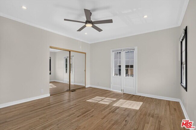 Building Photo - 215 S Gale Dr