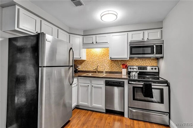 Building Photo - 770 W Ferry St