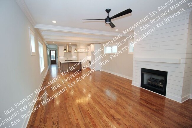 Building Photo - 6113B California Avenue-