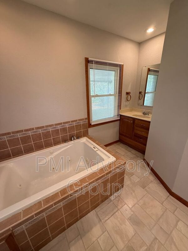 Building Photo - 2347 SE Pennsylvania Ave