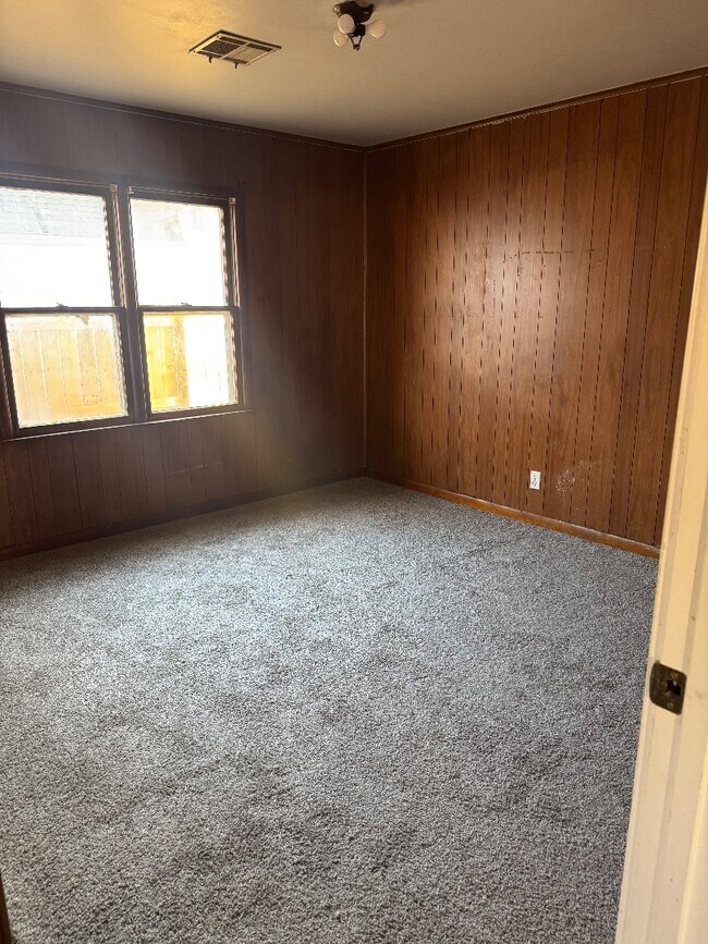 Building Photo - 1125 N 11th St