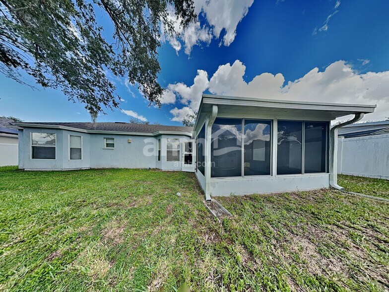 Building Photo - 5611 Brookdale Way