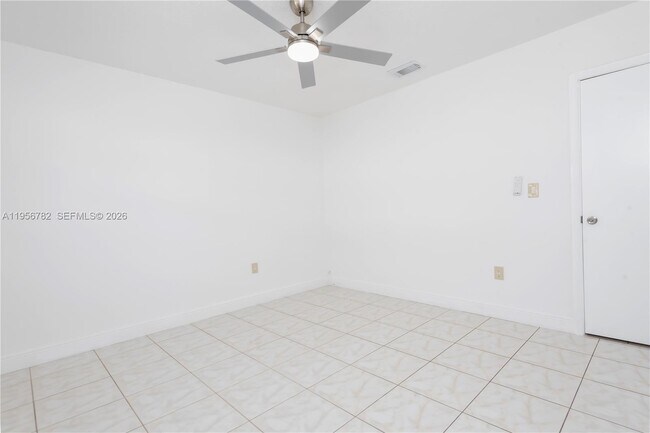 Building Photo - 2615 SW 32nd Ct