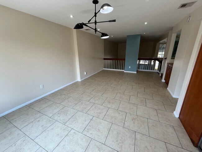 Building Photo - Bluffs of Fox Run Large Condo