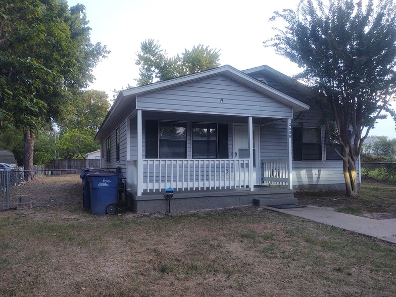 Primary Photo - 2608 Virginia Ave