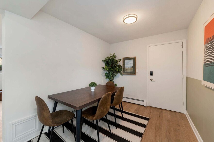 Building Photo - 1016 E Division St