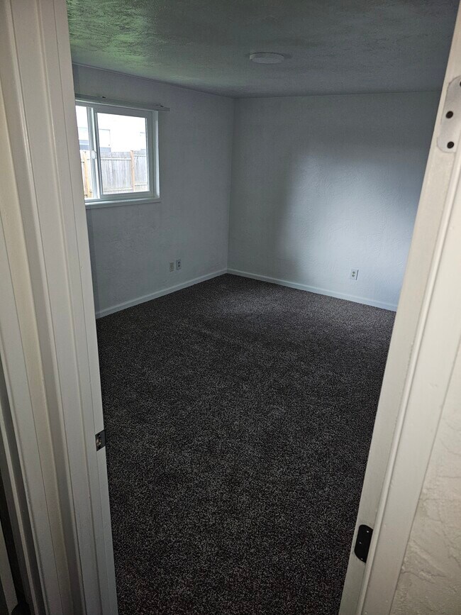 Building Photo - 1172 Royvonne Ave SE