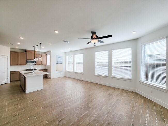 Building Photo - 10058 Rosette Dr