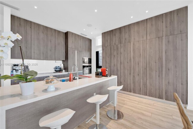 Building Photo - 3156 SW 27th Ave