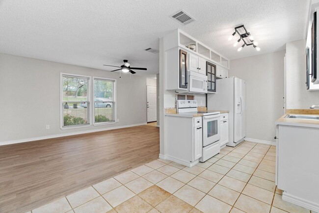 Building Photo - **Showing May 2 @ 5:30 PM** Three Bedroom ...