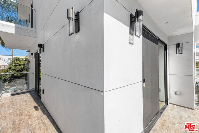 Building Photo - 849 N Alta Vista Blvd