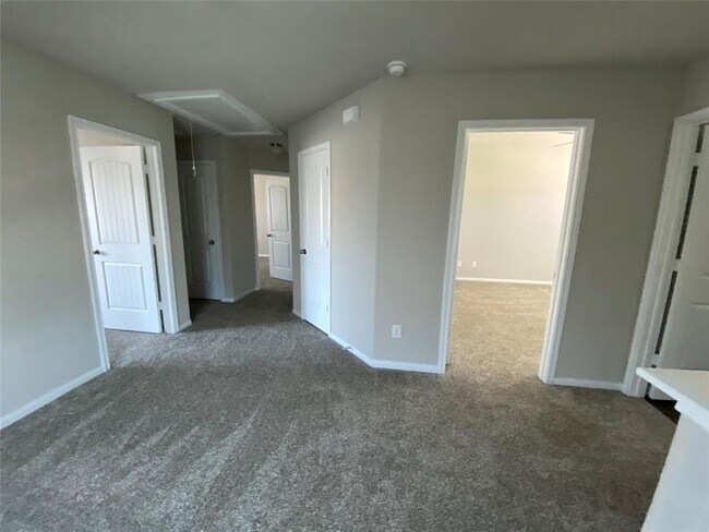 Building Photo - 2702 Hoffman Ln