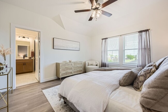 Building Photo - Oakmont Floor Plan
