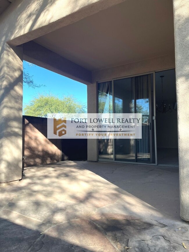 Building Photo - 3/2.5 2 car garage/washer/dryer/private yard