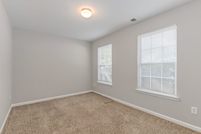 Building Photo - 200 Stonehaven Cir