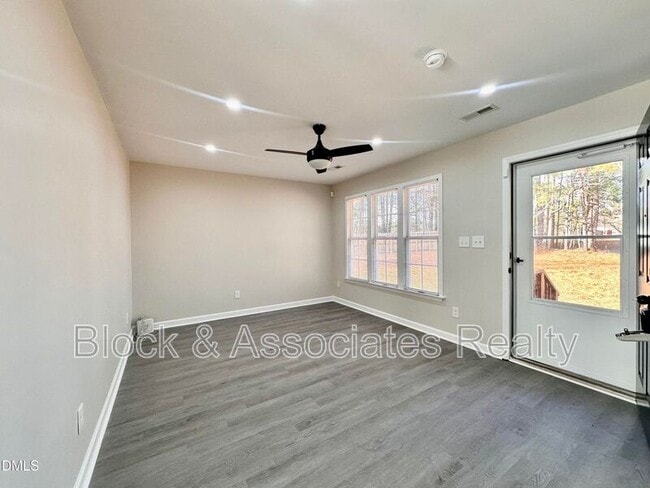 Building Photo - 420 Tippett Rd