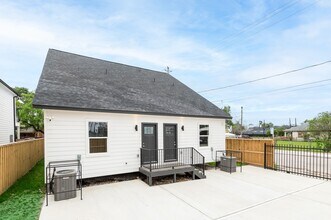 Building Photo - 2316 McKee St