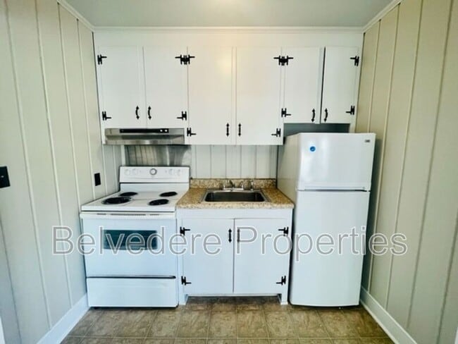 Building Photo - 215 McIver St