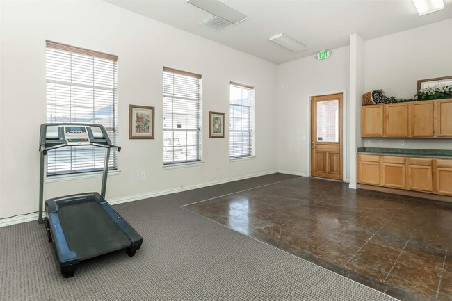 Building Photo - 1600 W Clements St