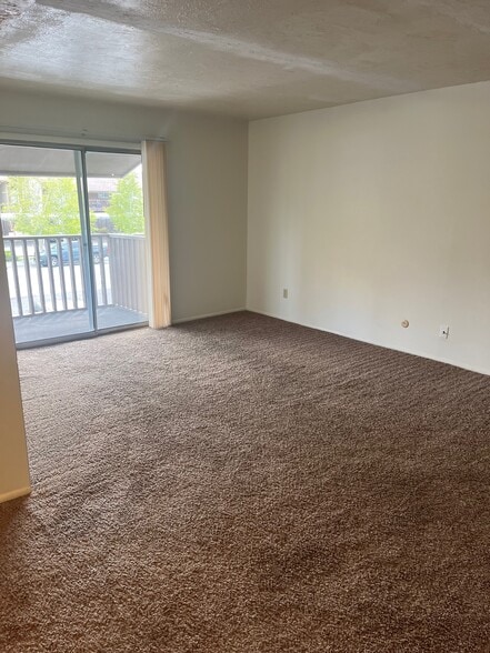 Building Photo - 1460 Vega Cir