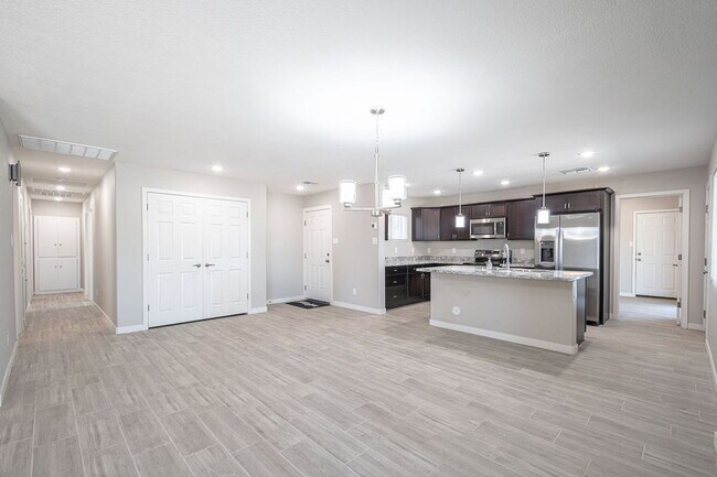 Building Photo - 4002 N 59th Dr