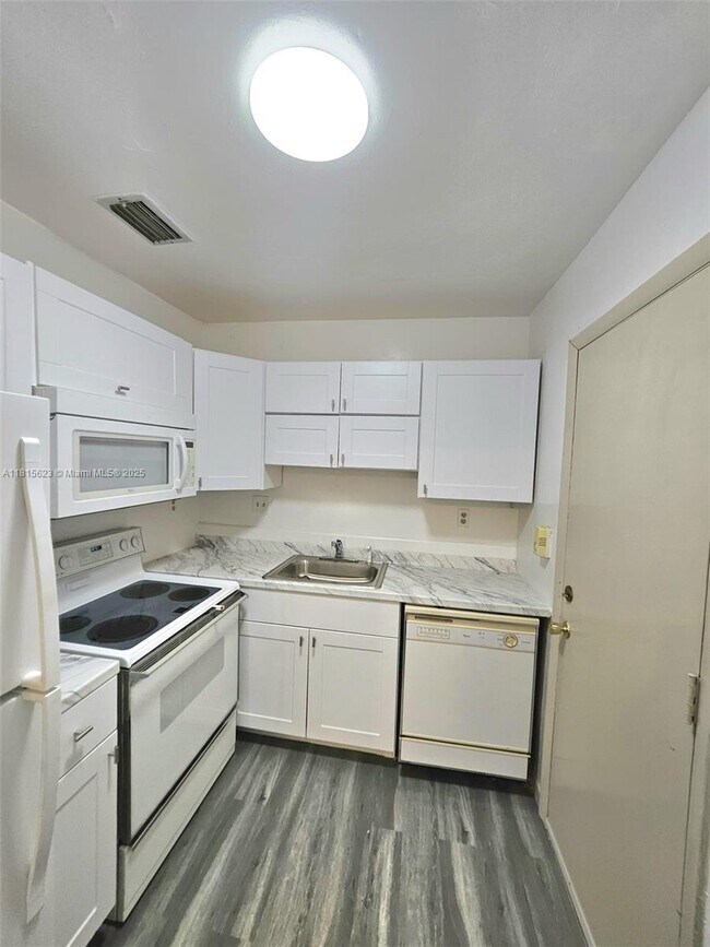 Primary Photo - 3020 NE 16th Ave