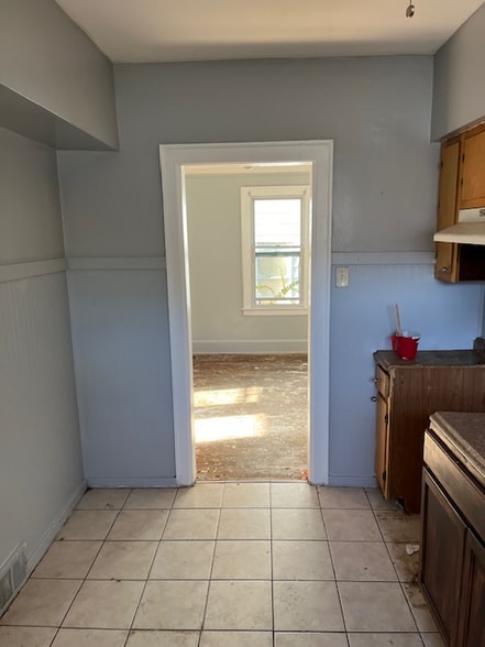 Building Photo - 15722 Wisconsin St