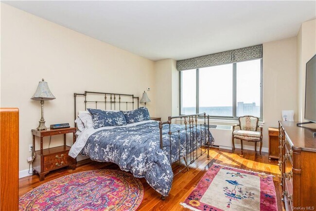 Building Photo - 10 City Pl