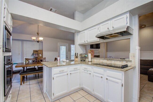 Building Photo - 5010 Village Springs Dr