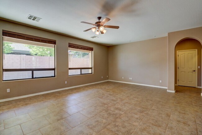 Building Photo - Beautiful 4 bedroom 2 bathroom home in Pre...