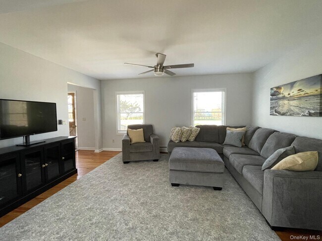 Building Photo - 59 Peconic Ave