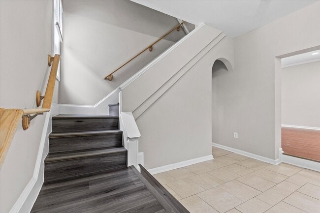 Building Photo - 6BR / 5BA Single-Family Home | 2,663 Sq Ft | Private Driveway | Deck | $4,200/mo Spacious 6-bedro...