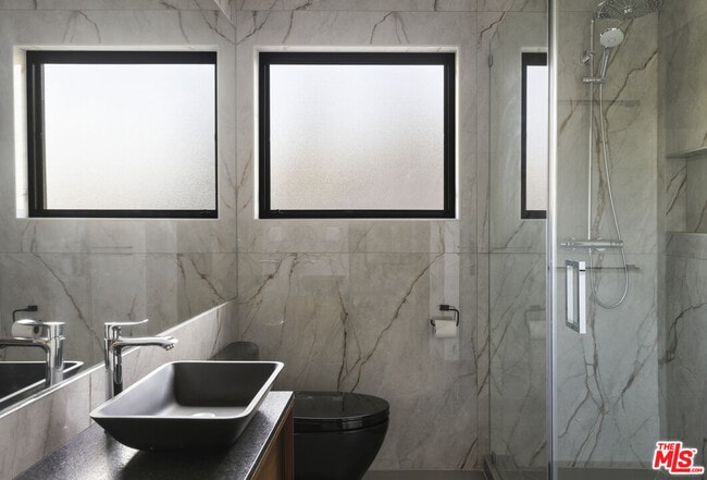 Building Photo - 2287 Baxter St